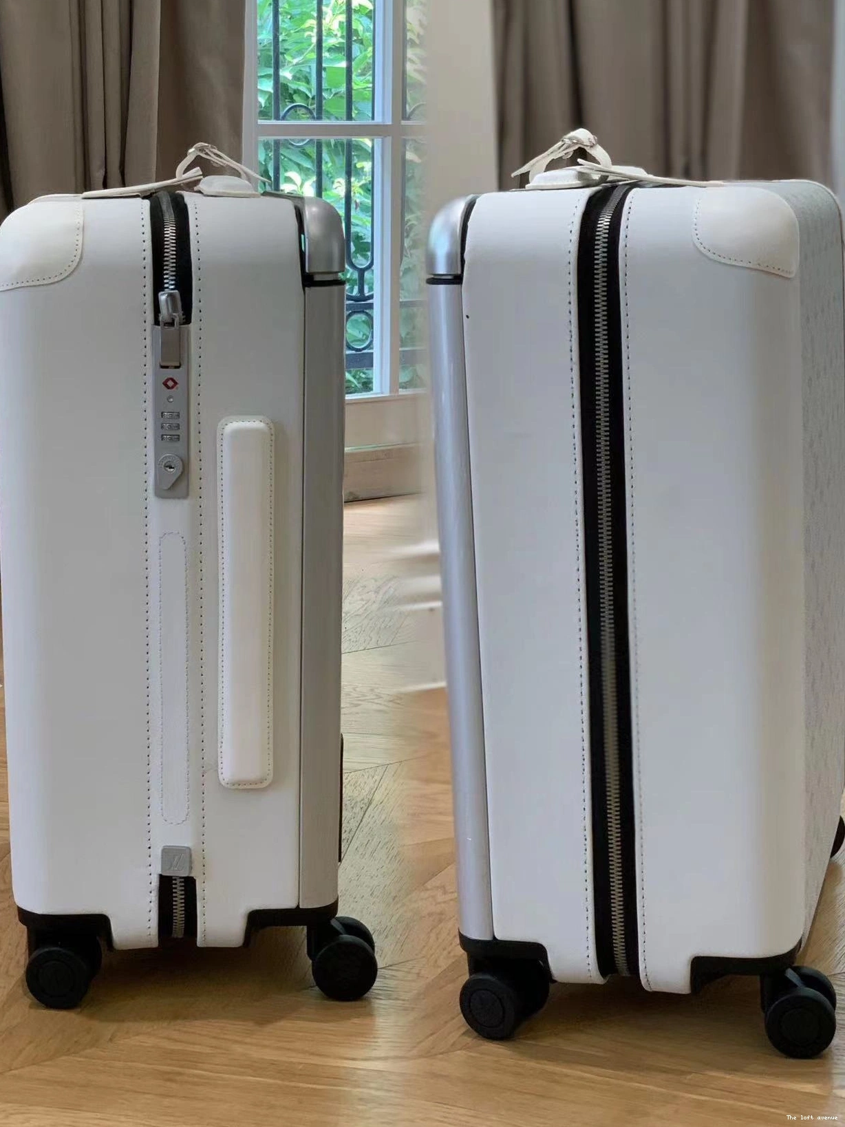 37L SUITCASE WHITE HORIZON TAIGARAMA CABIN 55 CUSTOM 0811